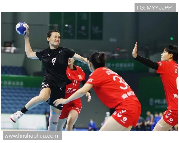 山东女子足球队迎战长春队全力争胜展现风采